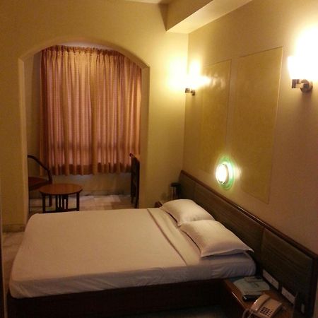 Hotel Ashray International, Sion - Near Bkc Mumbai Dış mekan fotoğraf