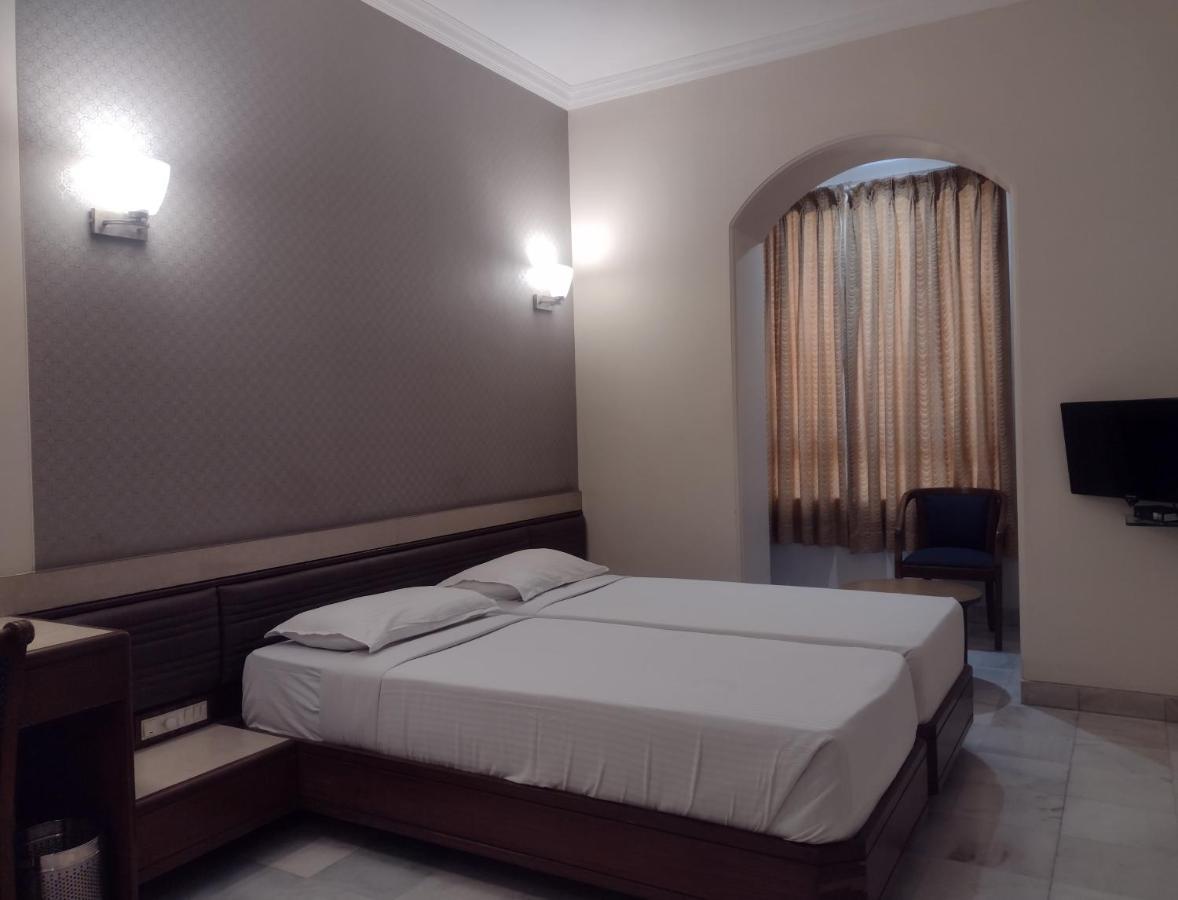Hotel Ashray International, Sion - Near Bkc Mumbai Dış mekan fotoğraf