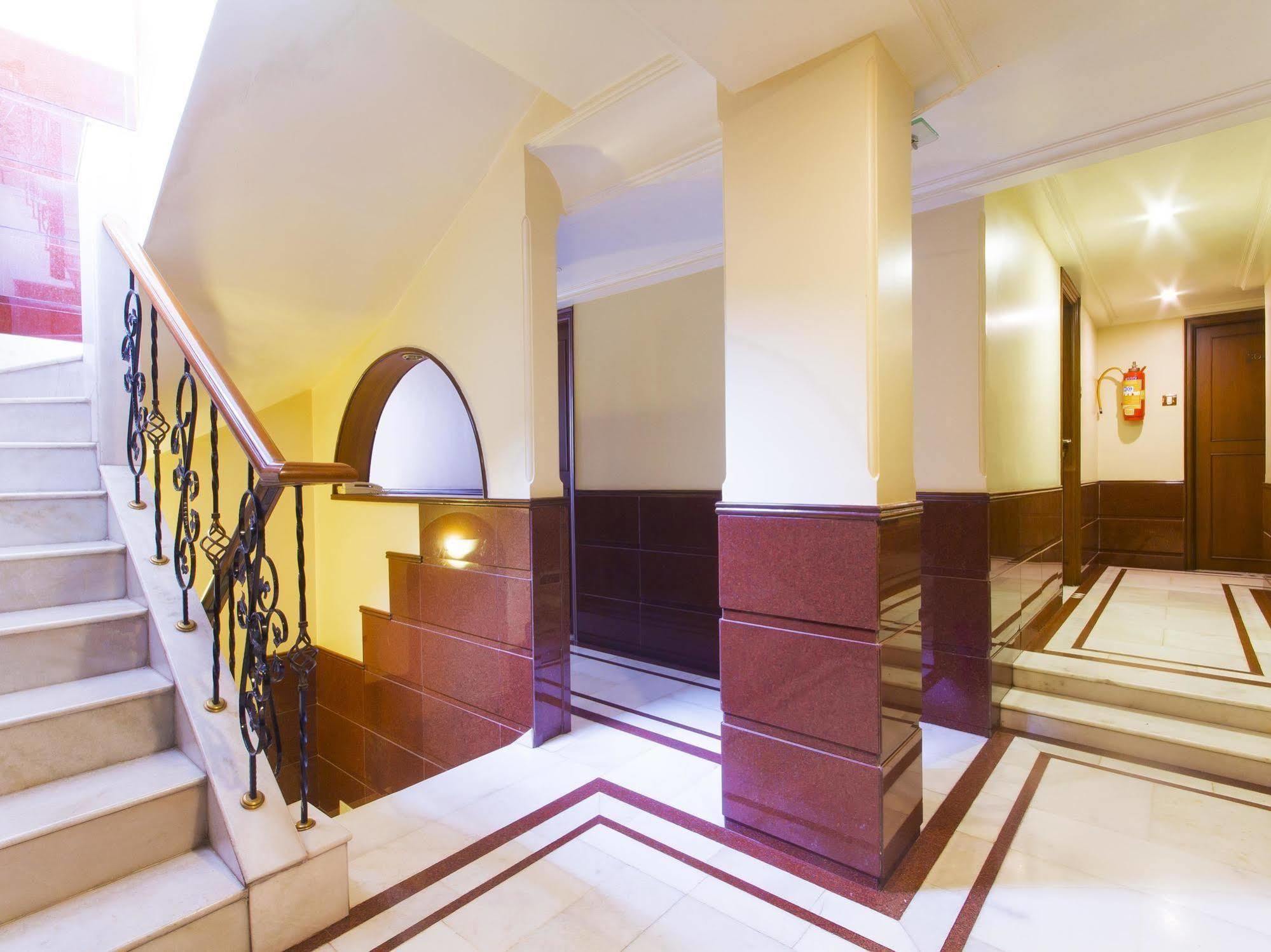 Hotel Ashray International, Sion - Near Bkc Mumbai Dış mekan fotoğraf