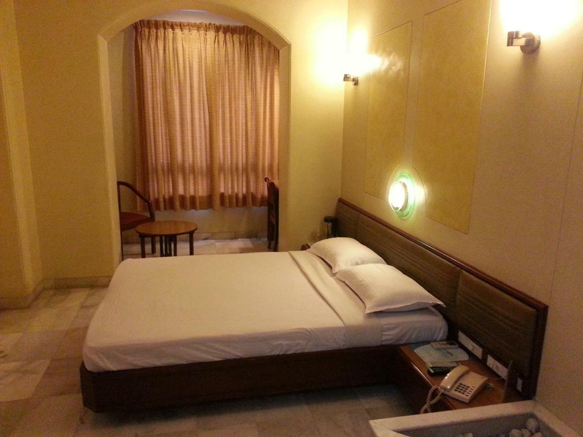 Hotel Ashray International, Sion - Near Bkc Mumbai Dış mekan fotoğraf
